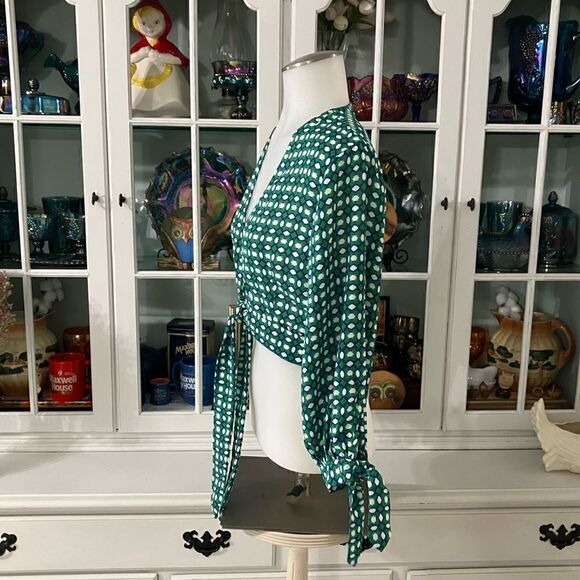 Tie-Front Green White Blue Crop Top  Sz Small  Lulus - Picture 7 of 9